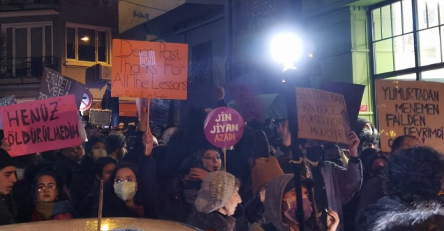 Kadınlar yasak tanımadı: Beyoğlu'nda gece yürüyüşü
