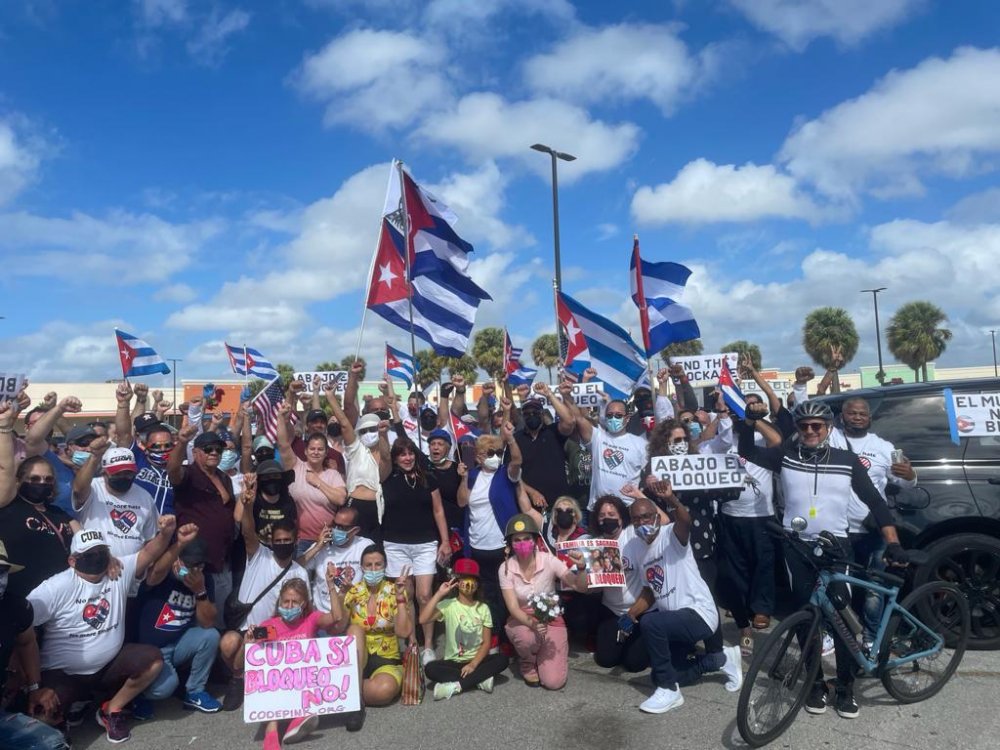 Toplumsal-ABD'deki Kübalıların karavanlı protestosu